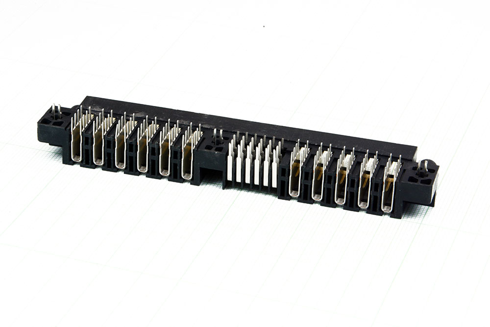 https://app.mtielec.com/uploads/images/product/0001840_-connector-a73w-140-0011-00-female-ra-amp-usa.jpeg