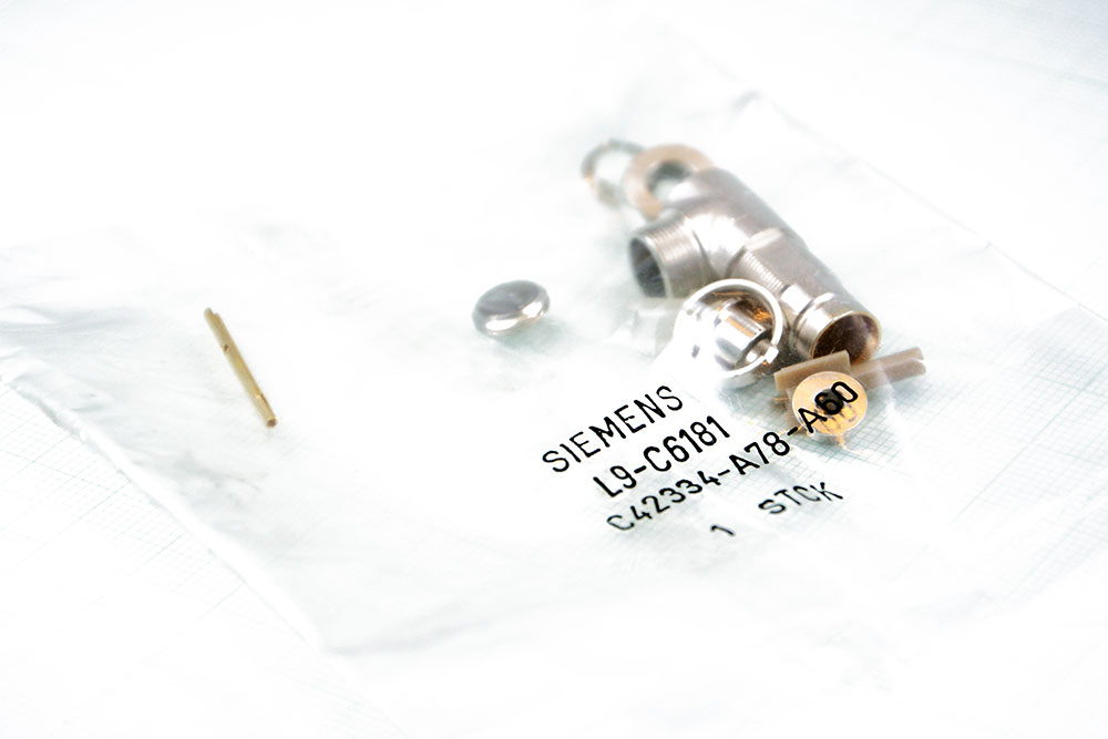 https://app.mtielec.com/uploads/images/product/0001955_-connector-bnc-coaxial-hf-plug-75-ohm-c42334-a78-a60-siemens-germany.jpeg