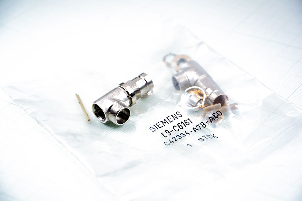 https://app.mtielec.com/uploads/images/product/0001956_-connector-bnc-coaxial-hf-plug-75-ohm-c42334-a78-a60-siemens-germany.jpeg